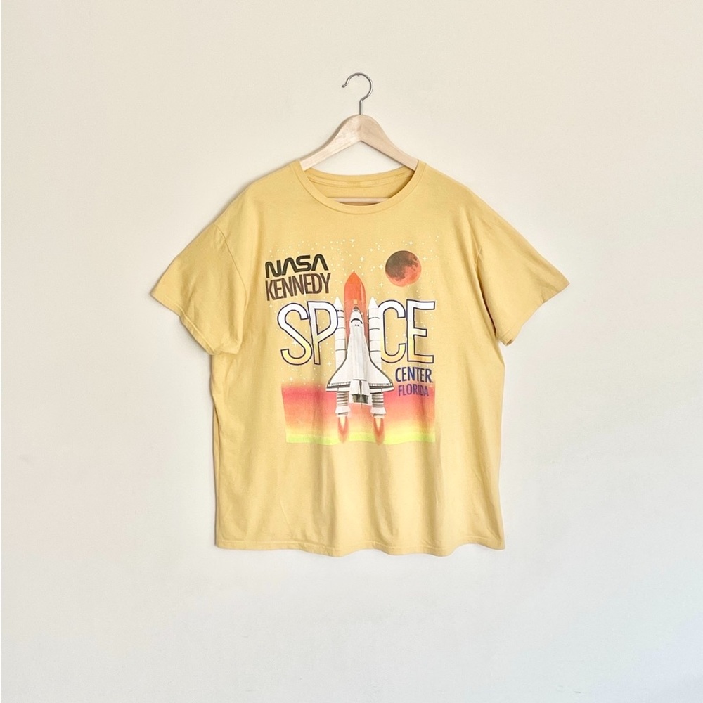 NASA Kennedy Space Center Florida Shuttle Graphic Yellow T Shirt Adult size 2XL